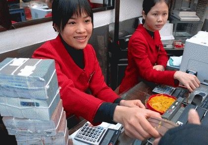 Lãi suất quá cao đang 'siết cổ' các doanh nghiệp