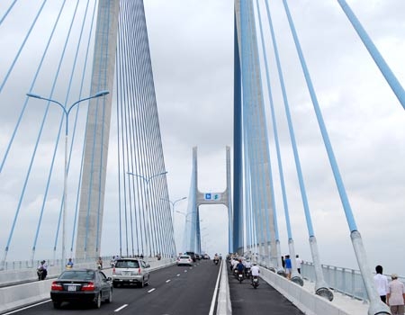 Cầu Phú Mỹ thông xe ngày đẹp