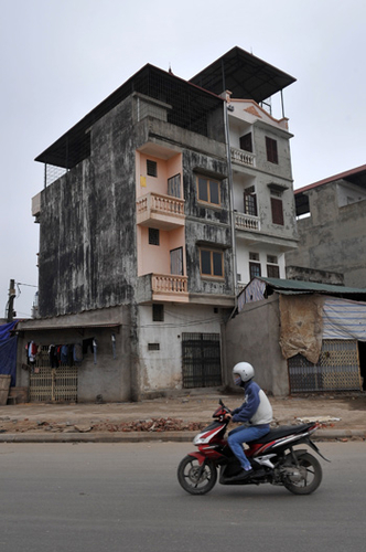 Kiến trúc lộn xộn tại nút giao thông huyết mạch Hà Nội