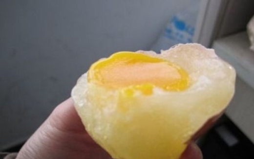 Chủ doanh nghiệp sốc vì giá trứng gà Trung Quốc nhập lậu