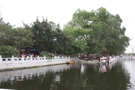 Tưng bừng trẩy hội Đền Đô