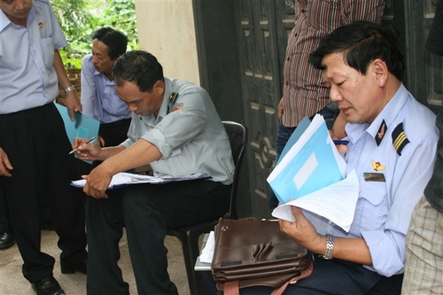 Hà Nội: Tàu hỏa đâm ô tô, 5 người chết và bị thương