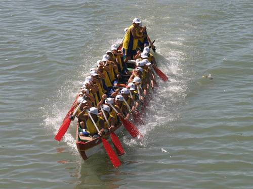 Xem đua thuyền, thúng đầu năm