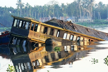 Thành tích ôm vào, trách nhiệm đẩy ra!