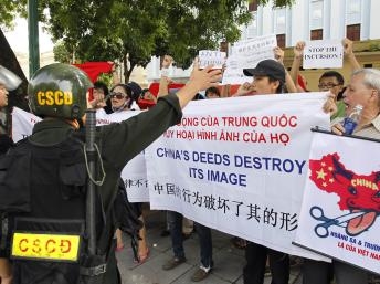 Việt Nam: Người dân tiếp tục biểu tình phản đối Trung Quốc