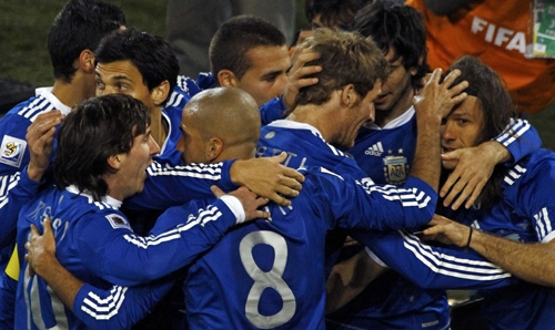 Bảng B: Argentina toàn thắng 3 trận