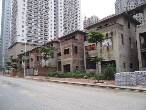 Cẩn trọng dự án treo