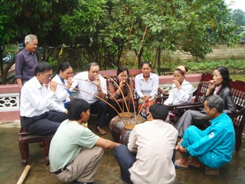 Rượu cần và luật uống rượu cần của người Thái ở Quỳ Hợp – Nghệ An