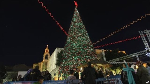 Người hành hương đổ về Bethlehem mừng lễ Giáng Sinh