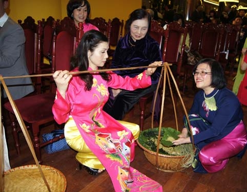 Đêm Hà Nội giữa lòng Vác-sa-va