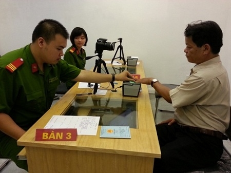 CMND mẫu mới: Đẹp, hiện đại nhưng vẫn còn lo ngại