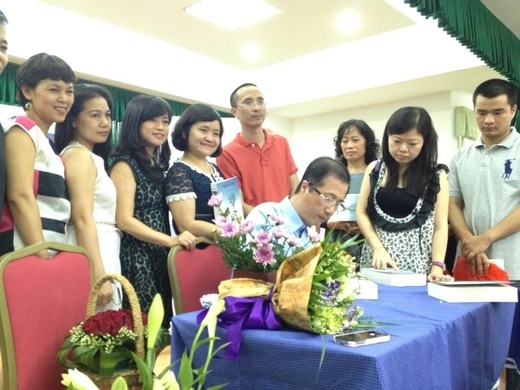 Ra mắt tiểu thuyết Tuyết hoang ở Hà Nội và thành phố Hồ Chí Minh.