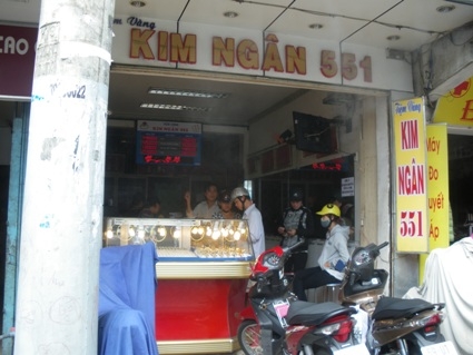 Chuyện giá vàng và tâm lý người Hà Nội, Sài Gòn