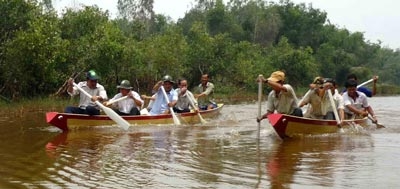 MIỀN TÂY ĐÓN LŨ: Du lịch mùa nước nổi