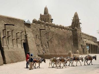 Hồi giáo cực đoan phá hủy 7 lăng mộ thánh nhân đạo Hồi tại Mali