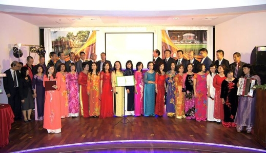 Đêm Hà Nội của câu lạc bộ Hà Thành tại Vacsava