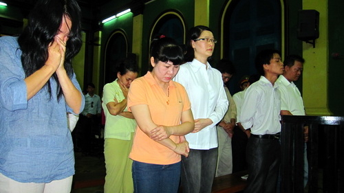 Bác sĩ “rút ruột” bảo hiểm y tế lãnh 15 năm tù