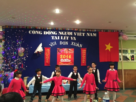 Đoàn cán bộ Đại sứ quán Việt Nam thăm CH Litva