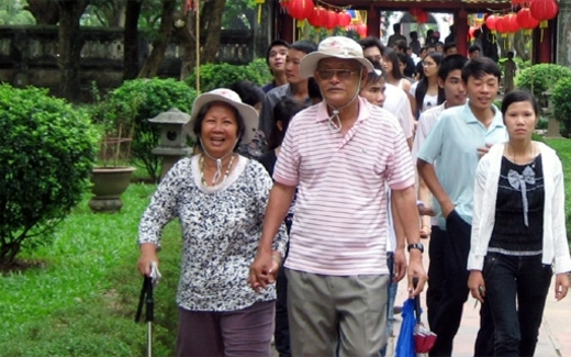 Khuyến mãi du lịch: Đi lủi thủi mờ sáng, về vật vã nửa đêm