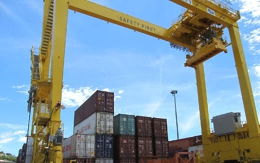 Kỳ lạ hàng chục siêu xe vô chủ ở cảng Tiên Sa