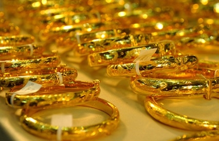 Chặn cơn sốt giá vàng