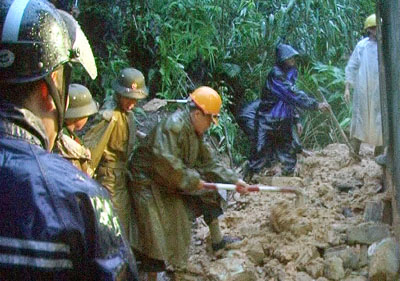 Quảng Ninh: Lở đất nghiêm trọng, ít nhất 3 người chết