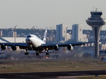 Nhiều hãng hàng không châu Âu phản đối Bruxelles áp dụng thuế carbon