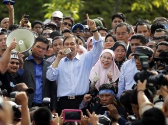 Malaysia: lãnh đạo đối lập Anwar Ibrahim trắng án
