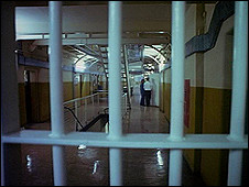 Trên 600 người Việt bị tù ở Anh