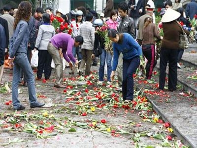 Lễ hội Hoa hạ màn: Hỗn loạn !