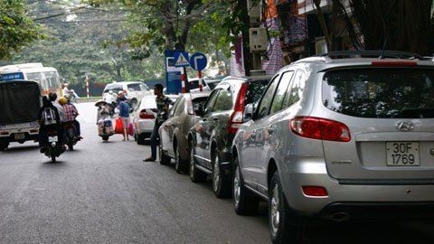 Hà Nội bắt đầu "trảm" điểm trông xe