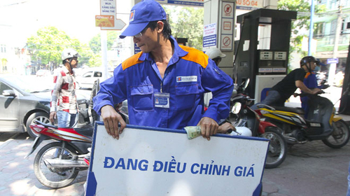 Xăng dầu tăng giá: Đẩy khó cho người tiêu dùng