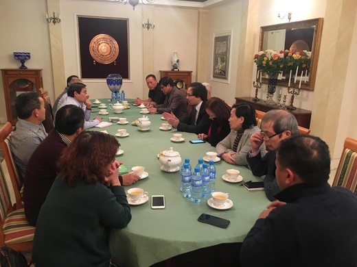 Đại sứ quán Việt Nam làm việc với các tổ chức cộng đồng về tình hình kiểm tra căng thẳng trong khu Trung tâm thương mại Wólka Kosowska