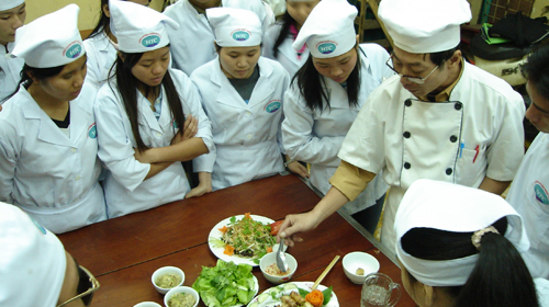 Thanh niên thất nghiệp “đánh bóng đường làng”