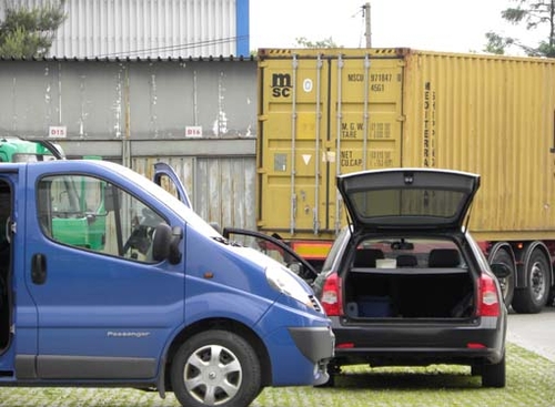 Hải quan tịch thu hàng trong Trung tâm thương mại Wolka Kosowska