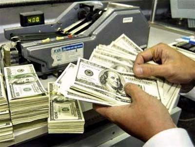 Giá cả nhấp nhổm tăng vì USD
