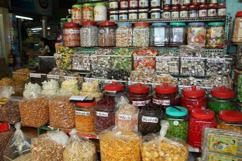 Hàng tết tăng giá, khách mua thờ ơ