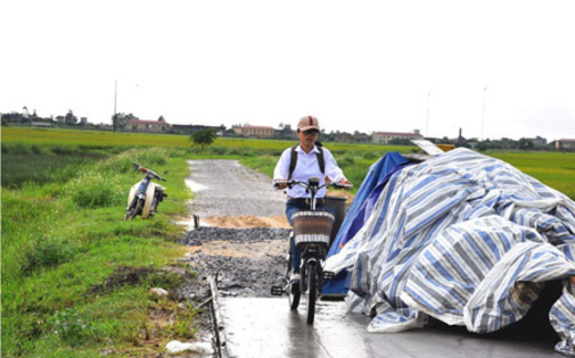 “Nặng gánh”... nông thôn mới: Kiệt sức vì các khoản phí