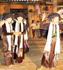 Phong tục cưới hỏi của người Mường Ao Luông, Yên Bái