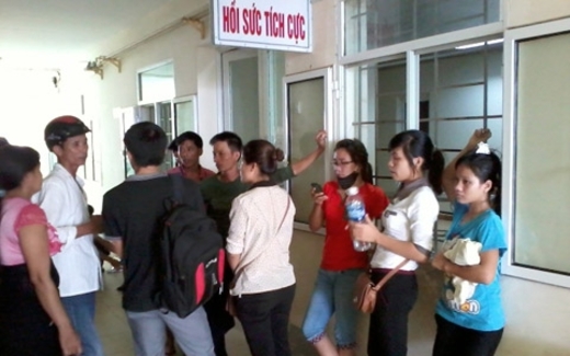 Hà Tĩnh: Người nhà bệnh nhân đập phá bệnh viện, đánh BS