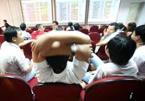 Chứng khoán: Lại rơi về đáy cũ?