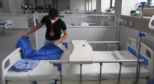 Việt Nam: Từ chính sách "không COVID-19" đến "sống chung với virus"