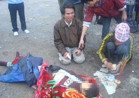 Nhồi nhét, 1 khách chết ngạt trên xe