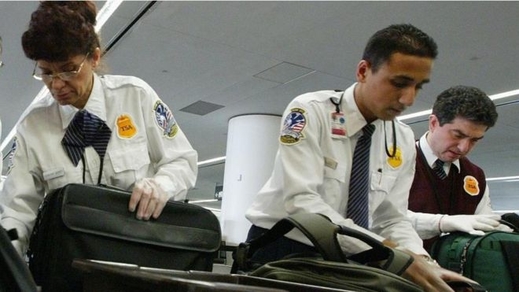 Điện thoại di động trên máy bay nguy hiểm thế nào?