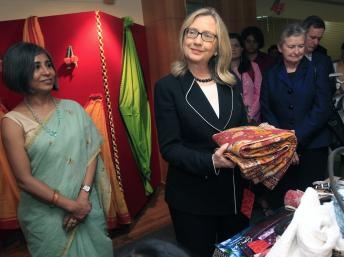 Ngoại trưởng Mỹ Clinton đến Ấn Độ để thúc đẩy quan hệ song phương