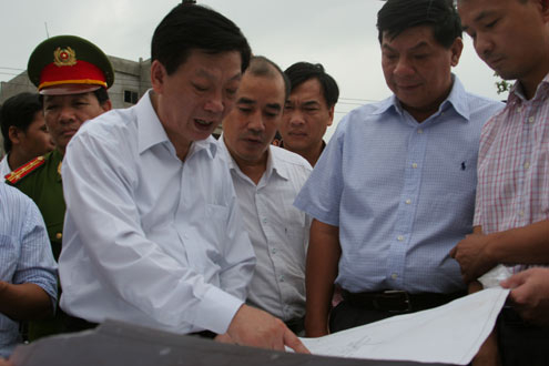 Chủ tịch Hà Nội thị sát ‘con đường đau khổ’