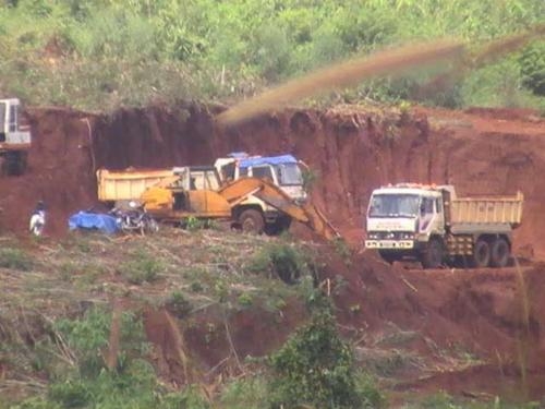 Công khai xây đập “lậu”!