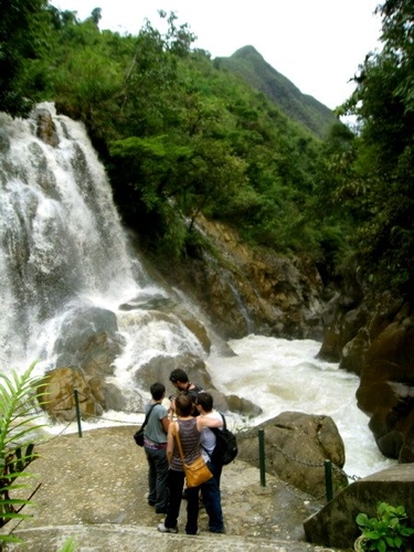 Lên Sapa, dạo chơi bản Cát Cát