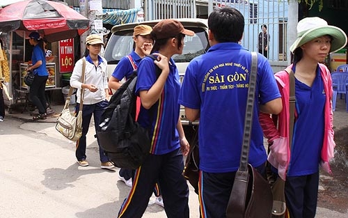 Thầy, trò cùng bị hành