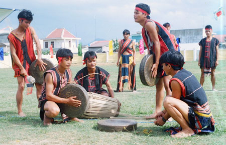 Sơn nữ Bh'noong kén chồng
